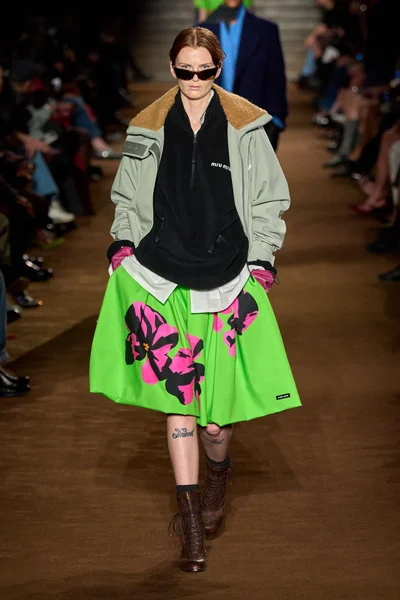 Look 30